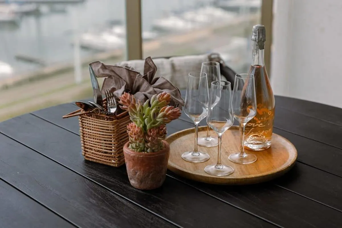 Huswell - Beautiful Apartment Overlooking The Marina Ostend 0*,